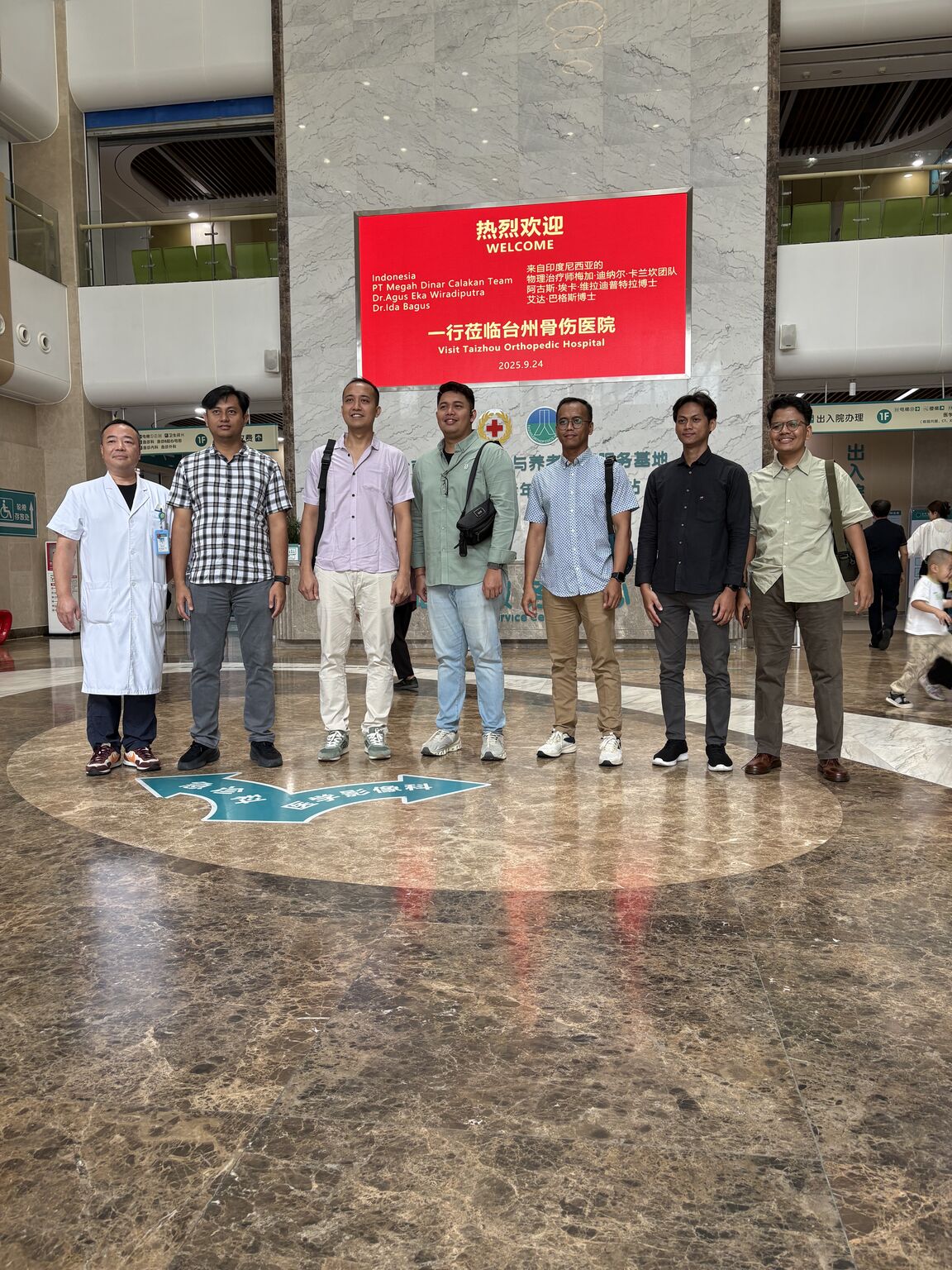 Advancing Joint Care Together: Dual Mobility Hip System Implantation Demonstration for Indonesia PT Team